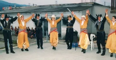 Ποντιακός χορός με παραδοσιακές στολές
